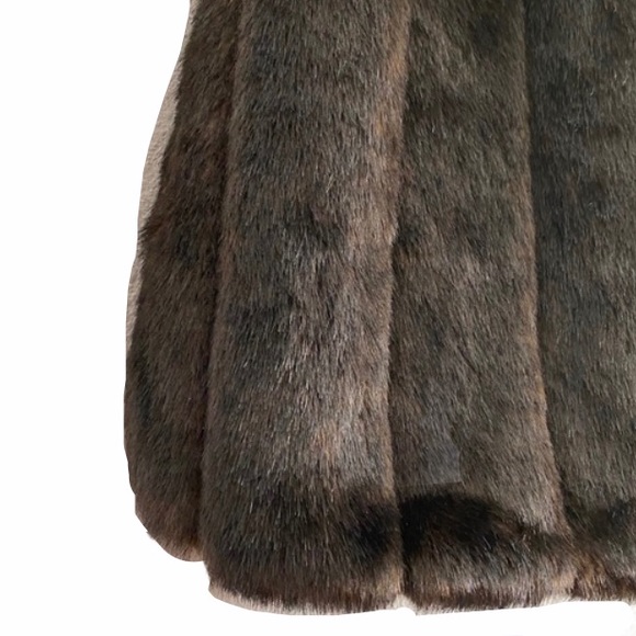 ⭐️Gorgeous, soft faux fur apron with sash - Picture 8 of 16